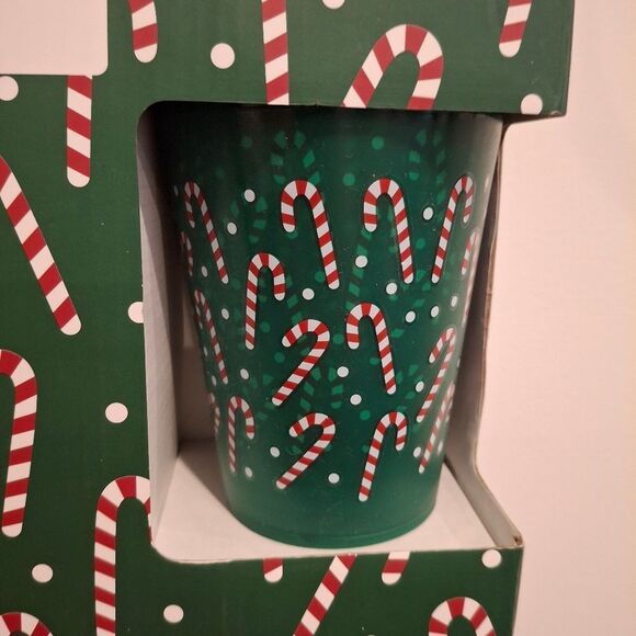 Novogratz Home Set of 4 Christmas Plates & Cups BRAND NEW! - Picture 6 of 6